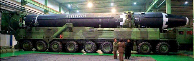 북한이 지난 2017년 11월 시험 발사한 '화성-15형'ICBM/조선중앙통신 연합뉴스