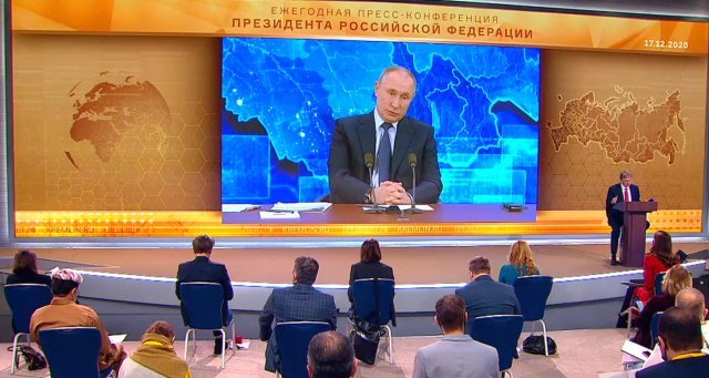 지난해 12월 17일 러시아 모스크바 크렘린(대통령궁)에서 화상회의 방식으로 진행된 연례 기자회견 당시 기자들의 질문에 답하는 블라드미르 푸틴 러시아 대통령. 이 기자회견은 4시간 30분 간 이어졌다. 러시아대통령 홈페이지