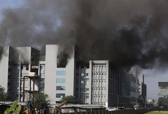 화재가 발생한 인도 세룸 인스티튜트 신축 공장. AP연합뉴스