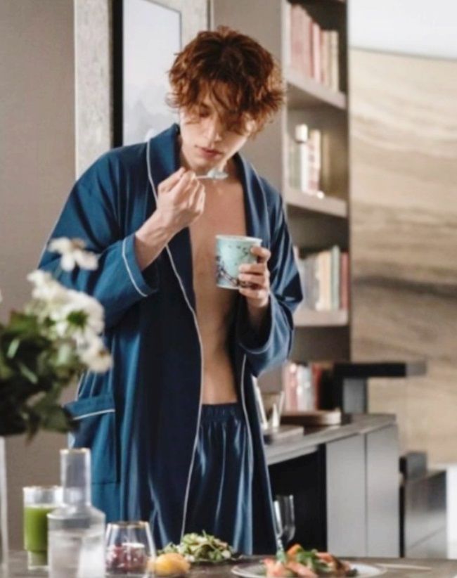 최근 종영된 드라마 '구미호뎐'에서 배우 이동욱은 '민트 초콜릿 맛 아이스크림'을 즐겨 먹는 구미호로 등장한다. /tvN