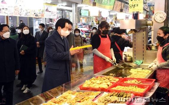 안병용 의정부시장 22일 전통시장 탐방. 사진제공=의정부시