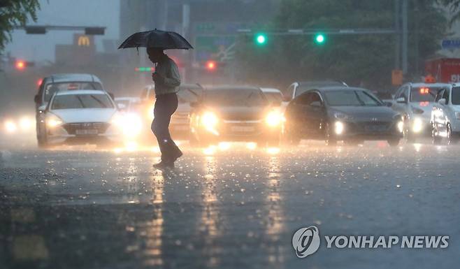 빗줄기 쏟아지는 서귀포 [연합뉴스 자료사진]