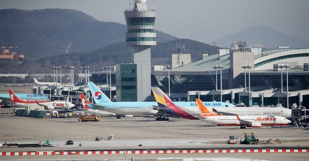 지난 19일 오전 인천국제공항 주기장에 항공기들이 세워져 있다./연합뉴스