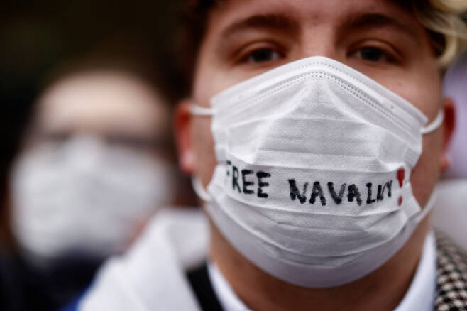 프랑스 파리에서도 23일(현지시간) 나발니 석방을 요구하는 집회가 열렸다. /REUTERS