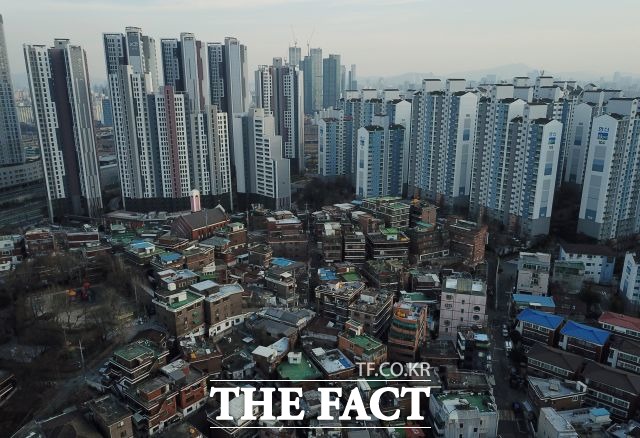 서울 아파트 127만7000여가구 가운데 9억 원을 초과하는 아파트는 66만3291가구로 집계됐다. /더팩트 DB