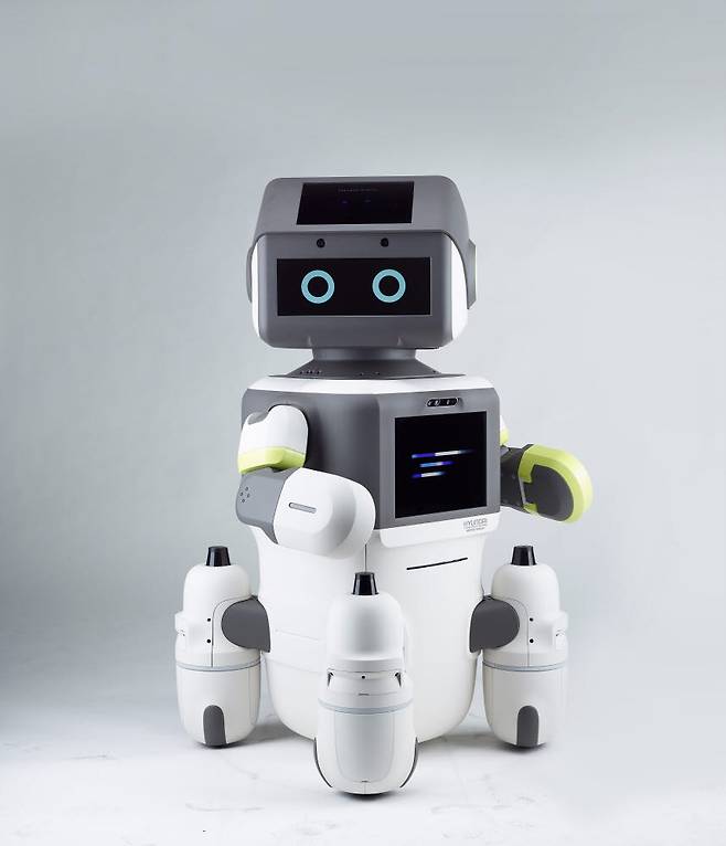 현대차그룹의 비대면 고객 응대 서비스 로봇 DAL-e.