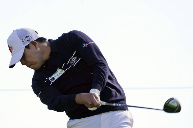 김시우가 24일 미국 캘리포니아주 라킨타의 PGA 웨스트 스타디움 코스에서 열린 PGA 투어 아메리칸 익스프레스 4라운드 3번홀에서 티샷을 날리고 있다.AP|연합뉴스