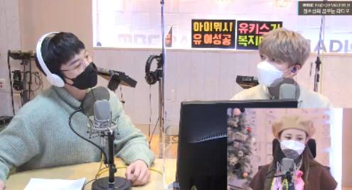 훈(왼쪽)과 수현(오른쪽)이 MBC FM4U '전효성의 꿈꾸는 라디오'에서 게스트로 활약했다. 보이는 라디오 캡처