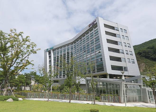 폐광지역에 있는 강원랜드 행정동 사옥