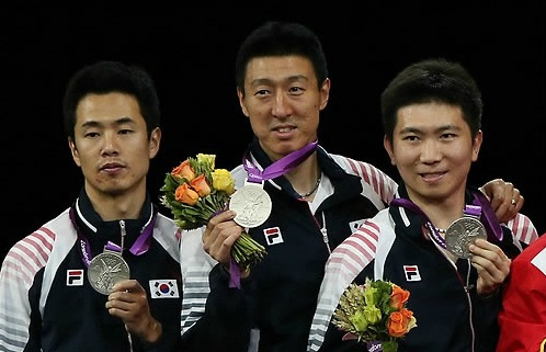 2012년 런던올림픽에서 탁구 남자단체전 은메달을 따낸 오상은(가운데), 주세혁(왼쪽), 유승민.