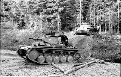 아르덴 고원 숲을 통과하는 독일군
