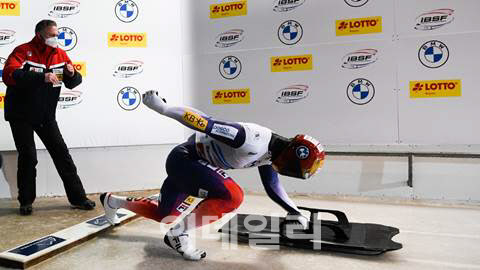 22일(한국시간) 휠라 스켈레톤 경기화 착용 후 IBSF 7차 월드컵 남자 스켈레톤 경기에 출전한 윤성빈(사진휠라코리아)