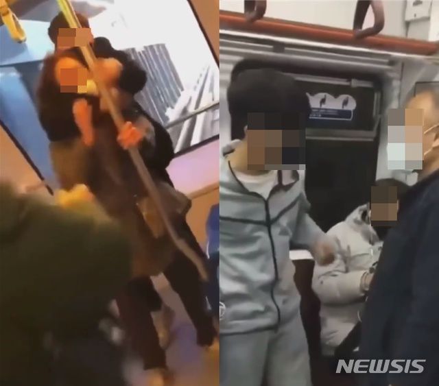 전철 안에서 중학생들이 노인 승객을 폭행하는 장면이 담긴 동영상. /뉴시스