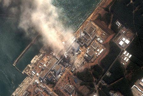지난 2011년 위성이 촬영한 후쿠시마 제1원전 폭발 현장. 연기가 나는 것이 원전 3호기 외곽건물 폭발 현장이다. 그 왼쪽으로 2호기, 1호기(12일 폭발)가 보인다/조선DB