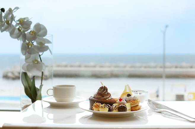 용두암 인근 제주 북쪽 바다가 보이는 라마다프라자