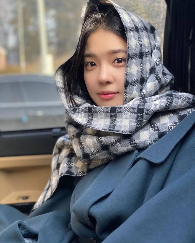 Actor Im Se-mi has certified snack car giftsIm Se-mi wrote on his Instagram account on January 27: Thank you for supporting the heartfelt (feat tteokbokki) on Food on the day of True Beauty.Thanks to this, I shot warmly. The photo shows Im Se-mi staring at the camera with a shawl to her head, and her large eyes and flawless skin catch her eye.In the following photos, I posted a picture of a snack car that seemed to be presented by the fans.Meanwhile, Im Se-mi is active as JTBC tree drama True Beauty Lim Hee-kyung.