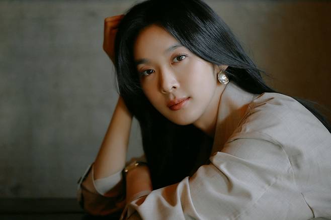 Following Interview 1)Actor Lee Chung-ah thanked actor Namgoong Min and Kim Seolhyun for their breathing through TVN Monday Drama Day and Night (LayLayLay by Shin Yu-dam/directed by Kim Jung-hyun).Lee Chung-ah Layed Jamie Layton in The Day and the Night, which came to an end on January 19.Jamie Layton is a former FBI criminal psychology doctor who is asked by the Korean police to join the special team, but is obsessively suffering from an adopted wound to United States of America, almost missing his childhood memories.Lee Chung-ah, who was divided into Jamie Layton, formed a tension by Laying a role with Do Jung-woo, the head of the special team, based on his stable acting ability.After entering into full-scale cooperation investigation, he delicately expressed the inner side of Jamie Layton, who feels hostile and homogeneous to Do Jung-woo, and increased his immersion with action acting that does not buy his body even in intense action gods.Lee Chung-ah laughed about Jamie Laytons future, returning to United States of America in a written interview with the end of the drama, saying, Jamie, who returned to United States of America, would have gone to see her parents first after Coronas inspection as soon as she arrived.I think hed have to hold her and her first, and then hed start looking for traces of his brother, Commander Do Jung-woo, back to his daily life. Jamie is a sure man.If you do not understand or if you have an unclear part, you will never go over it.There is a scene where Jamie last talks with Lieutenant Gong Hye Won before leaving for United States of America in front of the hotel lobby.In that scene, Jamie doesnt say it on the outside, but in his mind he definitely believed he was alive, and this is something you dont know.Lee Chung-ah commented on acting breathing with Namgoong Min, It is a scene in Part 3, and there is a scene where Jamie and Do Jung Woo talk in the elevator.I explain why I suspect you: You have a contradiction and I know that, what the hell are you hiding? he said.At that time, Namgoong Min looked at me at the moment with a different look, and I felt like He could kill me, I could be killed here.Was there a CCTV in the elevator without my knowledge? I thought. The elevator wasnt real, it was just a set.I am greatly disturbed and stimulated by the emotions that pop out of the scene, the real emotions that come out of the acting.So when I meet good actors, I experience magic that makes me better. The better the actor, the more moments.Namgoong Min was a very strong person for his juniors in that sense.Every time I meet such good seniors and get help, I try to be such a senior to my juniors. She expressed satisfaction with her breathing with Kim Seolhyun, who said, Kim Seolhyun is a passionate and well-behaved person, and she is very polite to her seniors.I always liked to see my seniors trying to learn at the scene. I do not think I have ever heard of saying no, he recalled.I met him for the first time this time, and he was more innocent and girly than the image I saw in the work.I heard that I practiced action a lot, but when I saw the broadcast, it was really good. It was great. Lee Chung-ah, who successfully completed Day and Night, plans to visit viewers through entertainment programs and next works after the break.Lee Chung-ah said, This time I handled a surreal story in Drama, I thought I wanted to Lay it as an ordinary person in my next work.It is a story that flows into everyday events and feelings in anyones life. I am watching Dee My Friends and Do it your way at home these days.I want to breathe once in stories with such a tone. Im talking about my closest plan, being in a company and a short entertainment show, and I think you recommend that the public have not much exposure other than the work.Now I do SNS often, but it seems to be Feelings, which is a little distance.I have done a few appearances in the entertainment program before, but the Feelings have no average, and they were dramas and dramas.Ive been so comfortable and good, so uncomfortable and disappointed. If I do this time, I want to be comfortable.It would be nice if my family and my non-celebrity friends would come to Lay some time! 