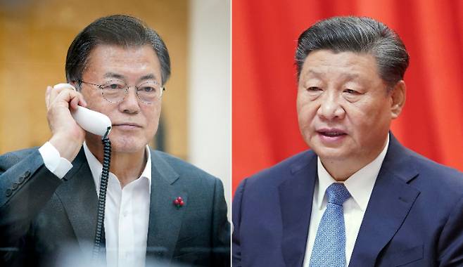 문재인 대통령이 지난 26일 오후 청와대에서 시진핑 중국 국가주석과 전화 통화하고 있다. 연합뉴스