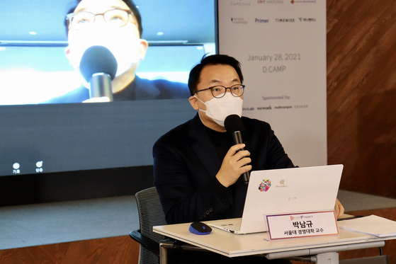 Prof. Park Nam-gyoo of business at Seoul National University announces study results on Thursday, at D.Camp in Gangnam, southern Seoul. [D.CAMP]