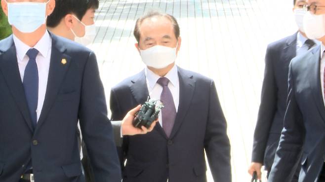 지난해 6월 오거돈 전 부산시장이 구속 전 피의자 심문(영장실질심사)을 위해 부산지방법원에 출석하고 있다. 신준영 VJ