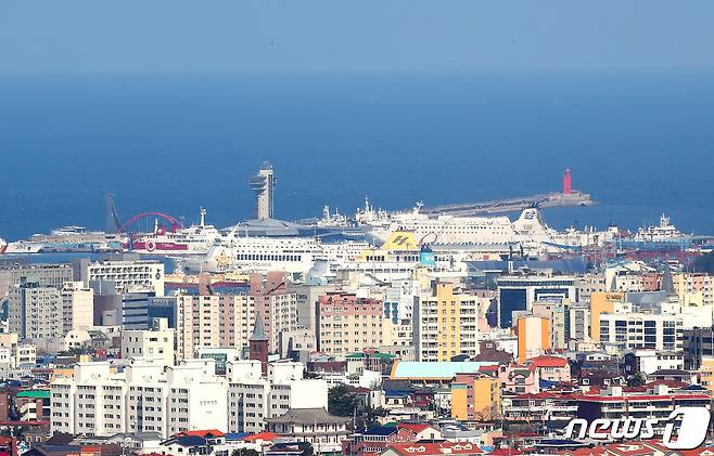 제주시 도심 위 하늘이 파랗다.2019.3.6/뉴스1 © News1 DB