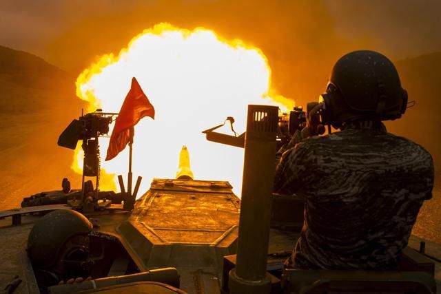 지난 2017년 9월 12일 해병대1사단이 경북 포항 주둔지 일대에서 한미 연합 해병대 제병협동 훈련중 K-1 전차포 사격을 실시하고 있다./해병대