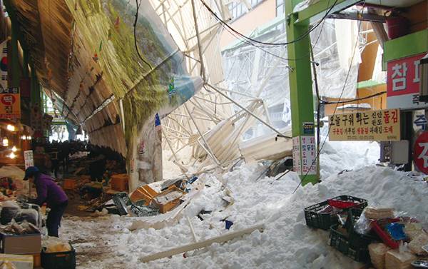 강원 삼척시 중앙시장 비가림시설 피해. (사진=행정안전부 재해연보)