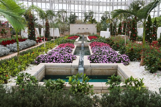 스페인 알람브라 궁전을 본뜬 지중해 온실 속 정원. 최승표 기자