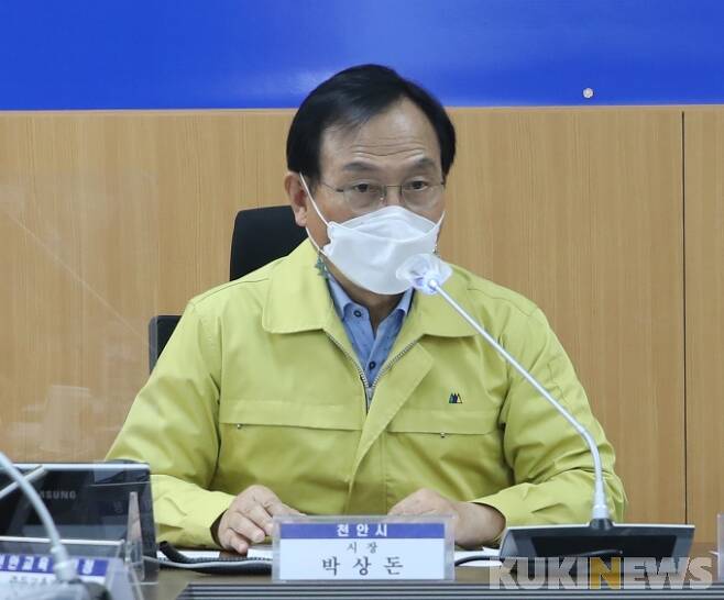 박상돈 천안시장이 지난 27일 방역사각지대를 찾아 선제적 검사를 추진하라고 지시했다.
