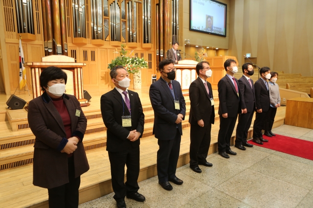 한국기독교직장선교연합회 새 임원진이 인사하고 있다.