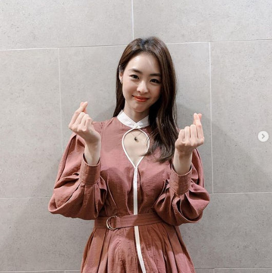 Actor Lee Yeon-hee flaunted her beautiful beautiful lookLee Yeon-hee posted a picture on his SNS on the 1st with an article entitled # New Year Marine Blue finally released on February 10!Lee Yeon-hee in the photo is sending a cute heart in a scarlet dress, which is adorable with Lee Yeon-hees cute charm.In addition to this, Lee Yeon-hees unwavering beautiful beautiful looks are attractive.Lee Yeon-hees cute heart also catches the eye - the lovely Lee Yeon-hee smile is beautiful.Lee Yeon-hee was the role of a non-regular worker in the ski resort, who left for Argentina after being hurt by his boyfriends farewell notice at the New Years Marriage Blue, which was confirmed on October 10.