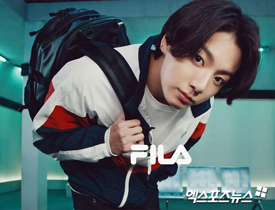 Video from BTS (BTS) Jungkook has sent fans abroad into a frenzy.Fila released a Jungkook version of New Beginning at FILA on SNS and YouTube on the 2nd.In the video, Jungkook showed off her beautiful looks as she sat on a bench in a training suit and sat on a subway platform chair.Then, with a black backpack, I got up and stared at the camera with a pure expression, and Jungkooks English comment was added.Immediately after posting the video, global fans from various languages ​​showed great interest in Jungkooks beautiful look.They have comments such as Hes a Greek god, The best-looking man in the world, Hes likely to die just by looking at it for a while, Jungkook is the pronoun of perfection and In the midst of my death, his English (pronouncement) is so cute.Meanwhile, BTS has signed a global exclusive model contract with 2019 Fila and is currently working as a model.