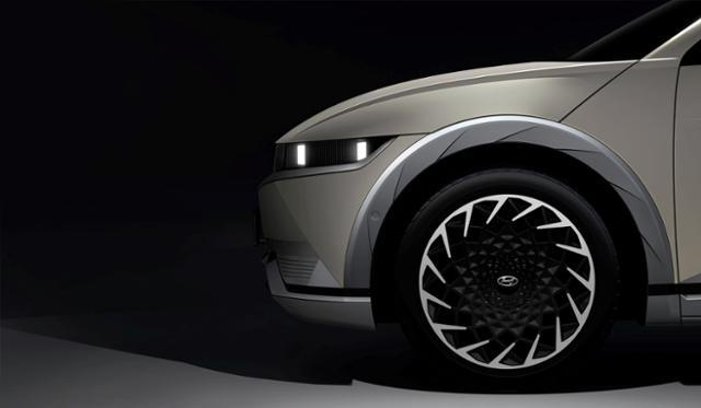 현대자동차의 전기차 브랜드 '아이오닉'의 첫 번째 차량 '아이오닉5'의 티저 이미지. 현대자동차 제공