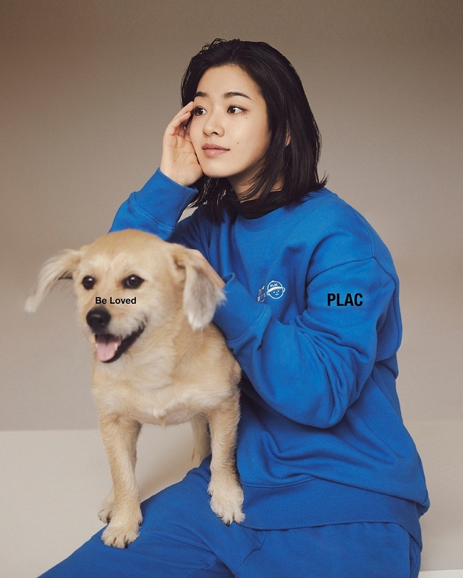 Actor Lee Ju-young, rapper Disneys The Kidmilli participated in the Pet campaign.Contemporary casual brands will campaign with Pets under the theme of Be loved.This campaign was filmed with actors Lee Ju-young, rapper Disneys The Kid Mill, Tattooist Future, stylist Choi Min-hye & Kim Wook, fashion editor Jung Hwan-wook and model Jun-youngs lovely pet.Goods such as T-shirts, training sets, hats and eco bags, which were born as a unique witty illustration of illustrator SUBSUB, which melted love with Pet, will be released.