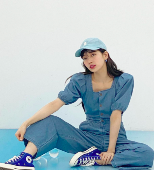 Singer and Actor Bae Suzy, 28, draws Eye-catching by showing off the fashion that preceded the season through photos.Bae Suzy uploaded several photos to her Instagram on Thursday afternoon, drawing attention with an emoticon, Im sorry.A photo posted by Bae Suzy shows off her refreshing beauty in a jumpsuit made of denim material.Its in the late 20s, but still a teen-like visual grabs Eye-catching.Meanwhile, Bae Suzy met viewers through the drama Start Up.Bae Suzy SNS