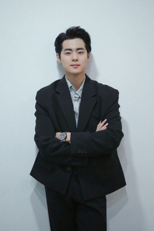 Jo Byung-gyu, the main character of the wonderful Rumor, who recently wrote OCNs ratings record, also makes me believe in the existence of this momentum.The wonder success of Wonderful Rumor following Sky Castle and Stobrig is the qualification of Defcon shown in MBC What do you play? (?and make them understand.But Jo Byung-gyu knows that all these good results and acclaim are not just his own: No Spin-off can do anything alone.I think the recent good results are due to flukes, he said.Thank you very much for wrapping my results after Sky Castle with good eyes on the script.However, as the script is written, the role of colleagues and staff who work together is important to realize, and it seems to be a box office if such a part is well combined.Sky Castle and Wonder Rumor are Spin-off who have made my thoughts firm.For actor Jo Byung-gyu, wonderful Rumor is not simply a spin-off with ratings and numerical success.If Sky Castle is Spin-off who informed him, wonderful Rumor is Spin-off that made the roots of the actor Jo Byung-gyu harder.Ive got my own roots in this spin-off, and Ive got the conviction that adding to the intensity of the happy process will be a long memory of me.And Im glad Ive been through a little bit when I first got into this Spin-off and I wanted to make you feel a lot frustrated at these difficult times.Photo: HB Entertainment