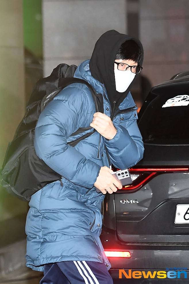Comedian Yoo Jae-Suk is entering the broadcasting station to attend the special shooting schedule of 2021 Dongjak Rock, a new year project, MBC entertainment What do you do when you play?, which was held at MBC Dream Center in Janghang-dong, Ilsan-dong, Goyang-si, Gyeonggi-do on the afternoon of February 4th.