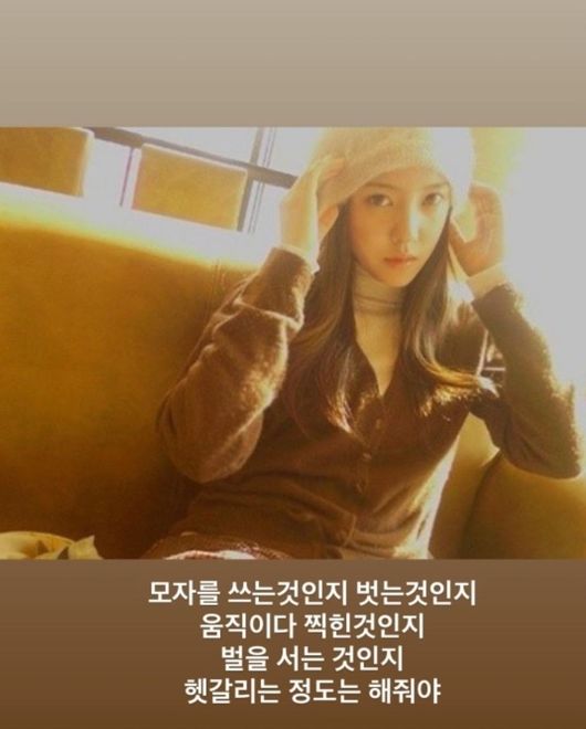 Group T-ara (delayed, Hyomin, Eunjeong, Curie) member Hyomin remembered the days of Ulchan.On the afternoon of the 4th, Hyomin posted several past selfies on his personal SNS, saying, Human / Chozagging #Cyworlds Risen # MiniHompy # Acorn # Pergayo ~ # Mini Room # dslr Sensitivity # BGM # Freestyle Y.In the photo, Hyomin released a picture of his days as a Hyomin captioned the article title Cyworld Risen, leaving the post Oh and expecting Cyworlds Risen.Also, Hyomin said, I went back to the picture 15 years ago.It is like a lie 15 years ago,  I do not have to hit a guitar, I have to take a picture in front of a guitar,  I have to be confused about whether I am wearing a hat or moving or taking a punishment,  I have to give this quality,  I have to take a nap like Im falling off the edge, In particular, Lee Min-jung, who saw this, gave a laugh to his fans by commenting Omo cute and Ham Eun-jung Memories are a reminder.Meanwhile, T-ara Hyomin is currently operating a personal YouTube channel HyominTV.hyomin SNS