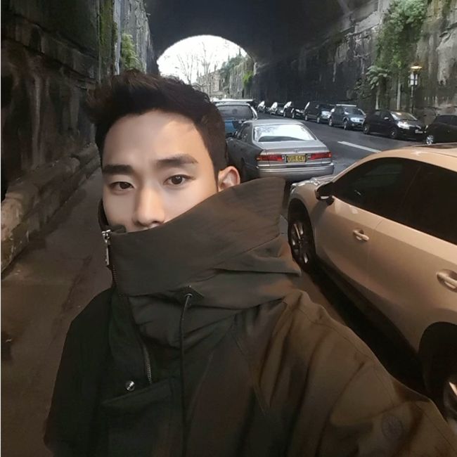 Actor Kim Soo-hyun joins IUs Cellup ChallengeOn the afternoon of the 4th, Kim Soo-hyun posted a video on his personal SNS saying, #IU #Celebrity #Celeb_Challenge.The video is a Challenge Vonn, which was recently released by IU, which released a new song Celebrity, and is a rugged but unique figure on the back of a colorful instafeed.Five people who participated in the Lindsey Vonn in a novel and interesting way give a certain gift.Kim Soo-hyun participated in Lindsey Vonn by releasing Selfie, which contains his own small daily life.In particular, Kim Soo-hyuns uploaded video attracted attention because it included a lot of behind-the-scenes cuts of TVN Psycho but OK recently since KBS 2TV The Producers, which appeared with IU.Meanwhile, Kim Soo-hyun recently confirmed his appearance on Drama That Night as his next film.Kim Soo-hyun SNS