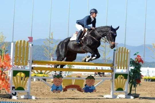 승마선수가 된 김석 / 사진=관동대