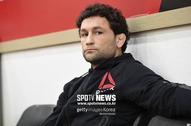 ▲ 프랭키 에드가는 2019년 12월 뽀글머리로 경기에 나섰다가 정찬성에게 TKO로 졌다