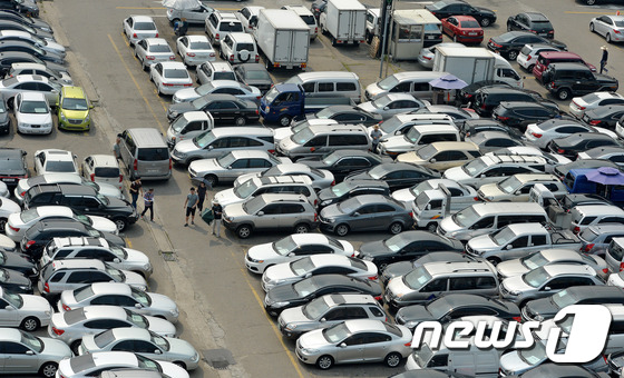 서울 성동구 장한평중고차매매단지에 경유차를 비롯한 차량들이 판매를 기다리고 있다.2016.6.28/뉴스1 © News1 박세연 기자