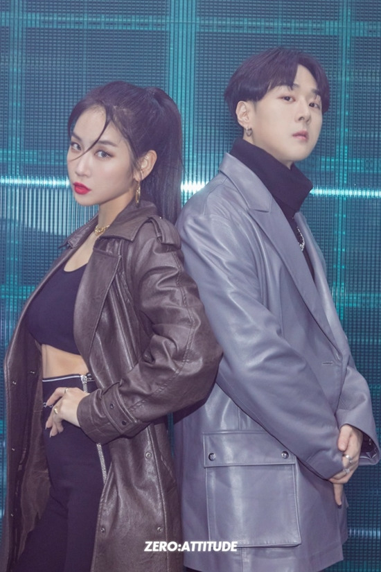 Singer Soyou and Rapper pH-1 have released an extraordinary force.Starship Entertainment (hereinafter Starship) released a new song ZERO:ATTITUDE (Xero:attitude) concept photo of Pepsi 2021 KPOP Campaign through official SNS on the 8th.In the open concept photo, Soyou and pH-1 appear in leather costumes and stare at the camera with charismatic eyes.In particular, the two of them boasted a perfect chemistry with a luxurious yet chic mood, raising expectations for new songs.The Pepsi 2021 KPOP Campaign, which Pepsi and Starship will introduce, is a project in which various genres of K-POP The Artists present new music to each concept.Previously, The Artists with different colors such as VIXX Ravi, girlfriend Galaxy, Ong Sung Woo, VIXX Hongbin and Monster X, Rain and Soyou, Zico and Kang Daniel, CIX Bae Jin Young and WEi Kim Yohan have collaborated and gathered topics.This year, three artists of various charms, including Soyou, the synonym of Cool Sik, IZ*ONE (Aizone), and Rapper pH-1, which is popular with melodic rap, will participate in the Pepsi 2021 KPOP campaign to deliver a message to support new hopes and a wonderful and powerful day for all of us.Meanwhile, the new song ZERO:ATTITUDE from the Pepsi 2021 KPOP Campaign, which includes singer Soyou, global idol IZ*ONE (Aizwon) and Rapper pH-1, will be released on various music sites at 6 p.m. on the 15th.Photo: Starship