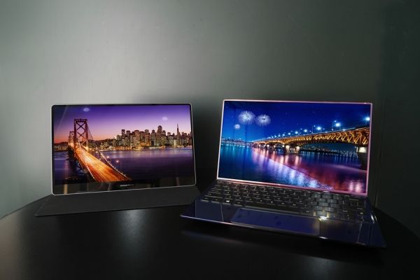 삼성디스플레이가 생산한 노트북용 유기발광다이오드(OLED) 패널이 적용된 제품.ⓒ삼성디스플레이