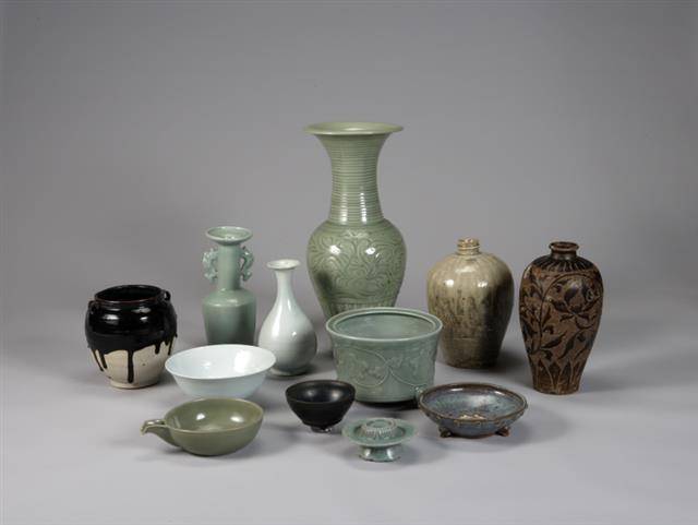 배에서 발견된 도자기는 고려와 원, 일본에서 사용한 것들로 2만여점에 달한다. 침몰한 배에서 도자기가 대량으로 나온 사례는 세계 수중고고학 사상 드문 사례다. 국립해양문화재연구소 제공