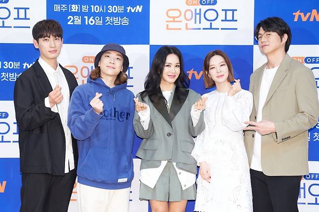 ▲ '온앤오프' 윤박, 넉살, 엄정화, 초아, 성시경(왼쪽부터). 제공| tvN