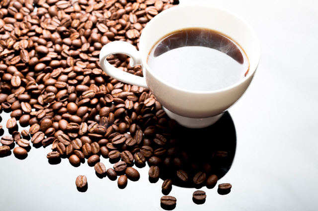 매일 카페인을 섭취하면 뇌의 회백질 크기가 일시적으로 줄어든다는 연구 결과가 나왔다./사진=클립아트코리아