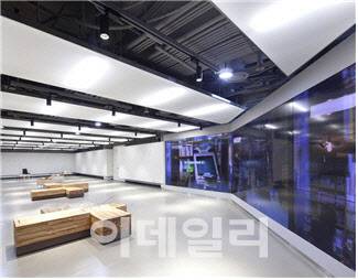 서울시의 문화예술철도 사업에 선정돼 1단계 사업을 마친 서울 지하철 5호선 영등포시장역 마켓 마당.(사진=서울시 제공)