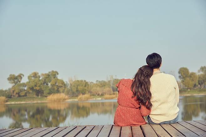 데이팅 앱 중 한국인들이 가장 많이 찾은 앱은 '틴더', 가장 많은 돈을 쓴 앱은 '위피'로 나타났다. /사진=이미지투데이