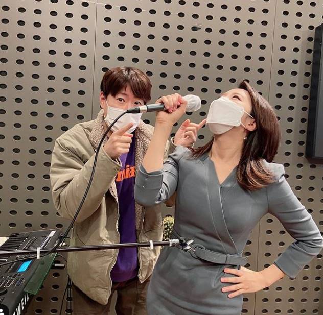 Photos of weather caster Bae Hye-ji and Cho U-jongs FM representative were released.On the 19th, KBS Cool FM Cho U-jongs FM official SNS said, If there is Tae Hye-ji in the Actor system, there is Bae Hye-ji in the radio system!I was with Bae Hye-ji today! The photo was posted with the article, I can be president! The photo shows the playful figure of DJ Cho U-jong and Bae Hye-ji.Cho U-jong points to Bae Hye-ji with his finger, and Bae Hye-ji poses with a microphone and makes a laugh.Bae Hye-ji is appearing as a fixed guest on the corner of Cho U-jongs FM agency Friday, Wake up or go to company. On the same day, he talked about the company Insa.Photo Cho U-jongs FM Acting SNS